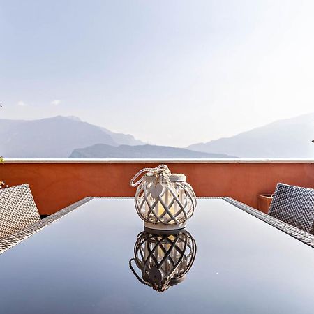 Casa Sara With Swimming Pool Apartment Riva del Garda Luaran gambar
