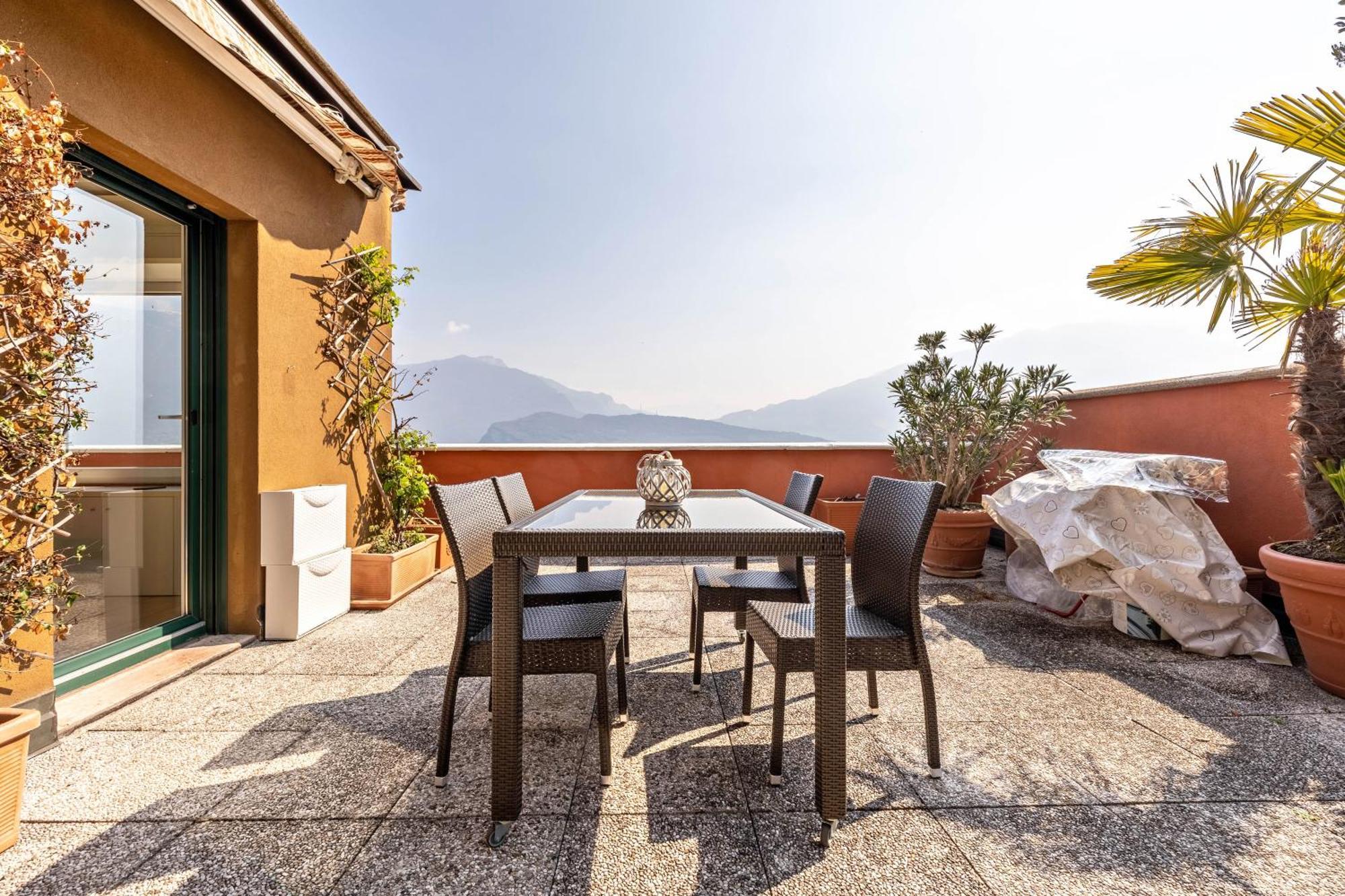 Casa Sara With Swimming Pool Apartment Riva del Garda Luaran gambar
