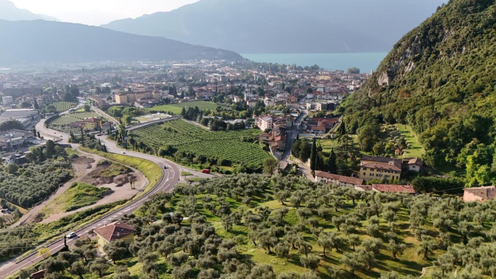 Casa Sara With Swimming Pool Apartment Riva del Garda Luaran gambar