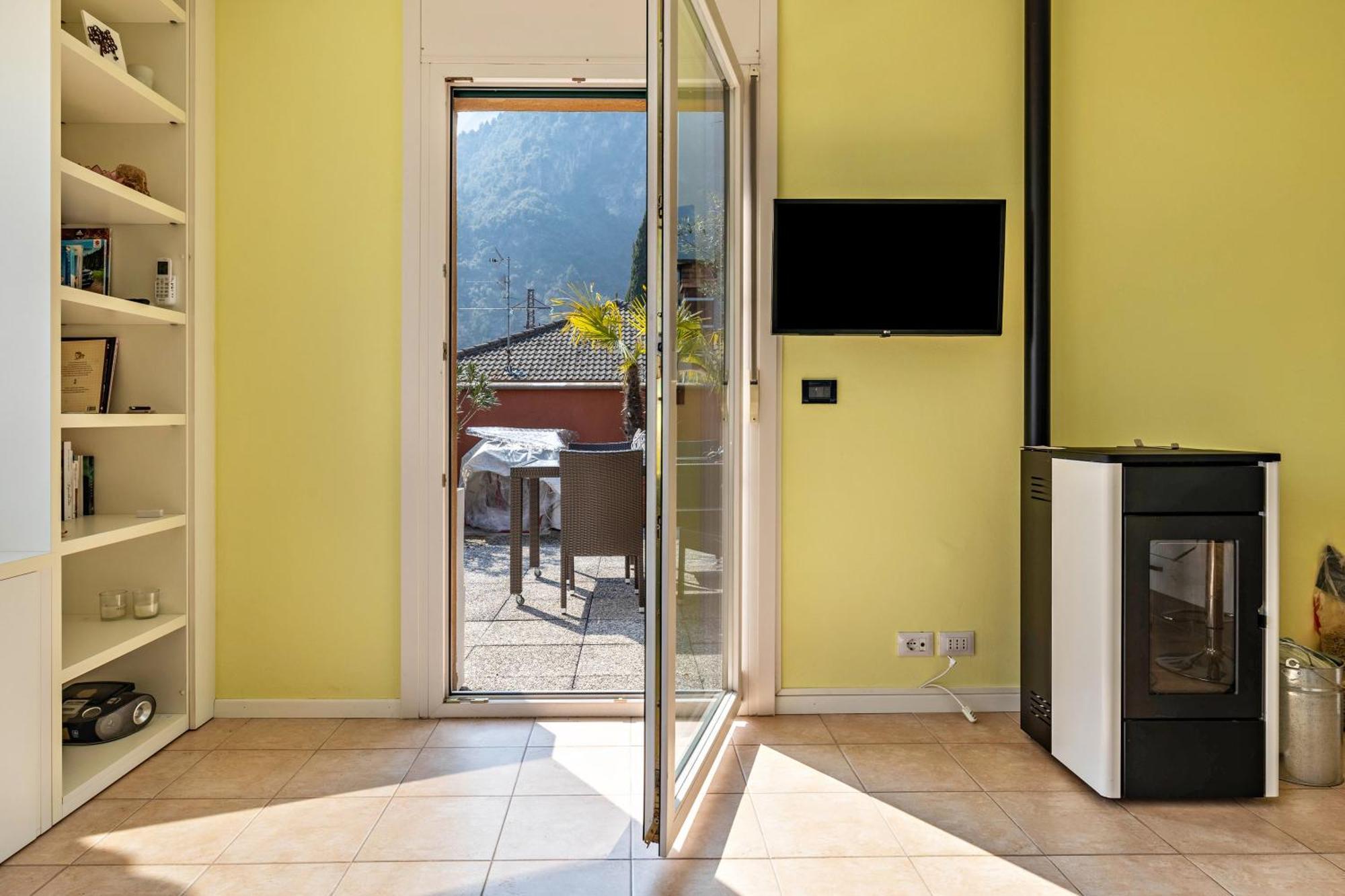 Casa Sara With Swimming Pool Apartment Riva del Garda Luaran gambar