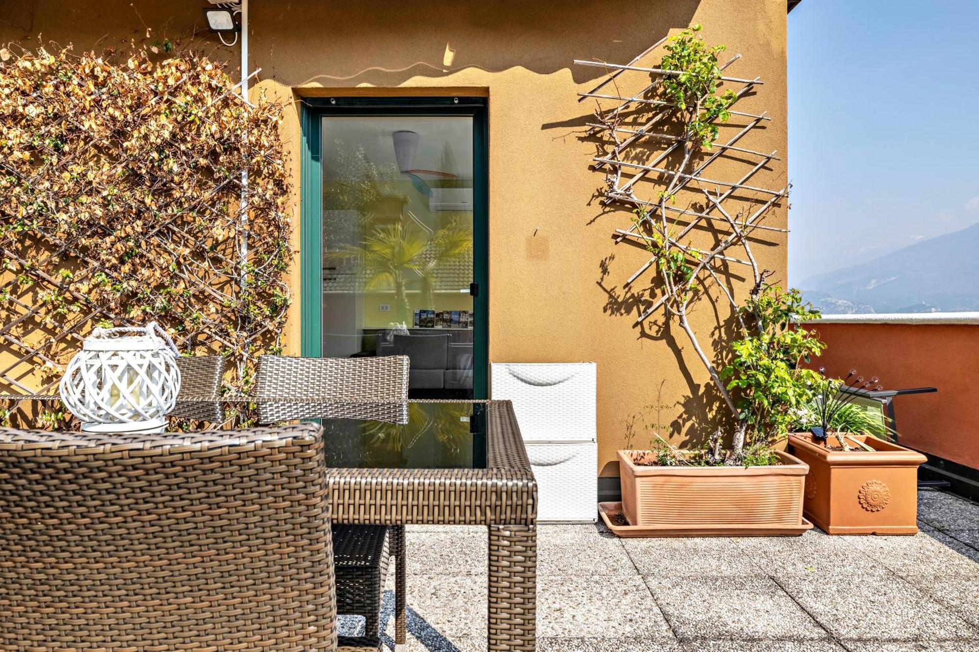 Casa Sara With Swimming Pool Apartment Riva del Garda Luaran gambar