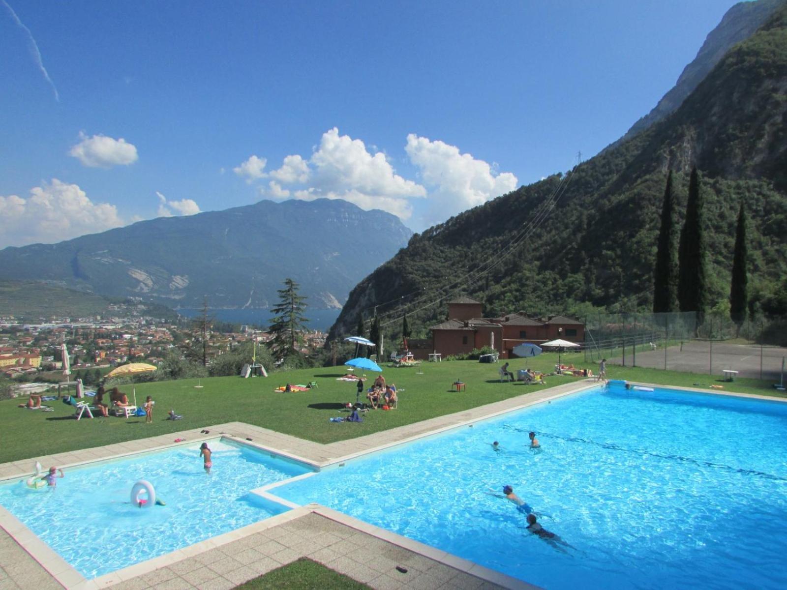 Casa Sara With Swimming Pool Apartment Riva del Garda Luaran gambar
